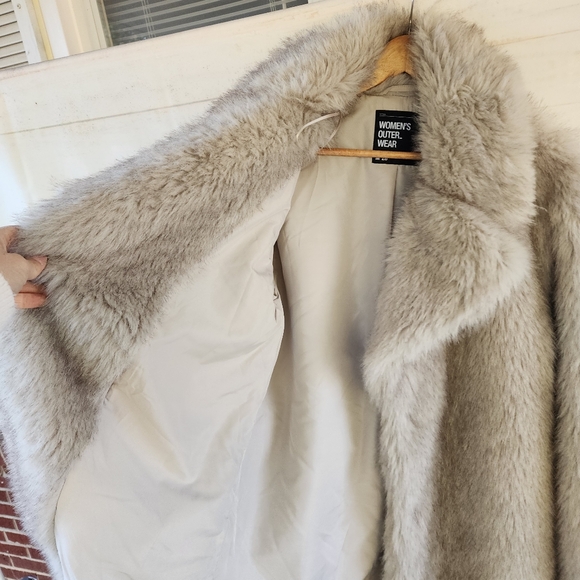 Lefties Faux Fur Coat Size M - Picture 8 of 13